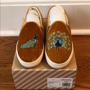 Brand New Sudos size 6 peacock